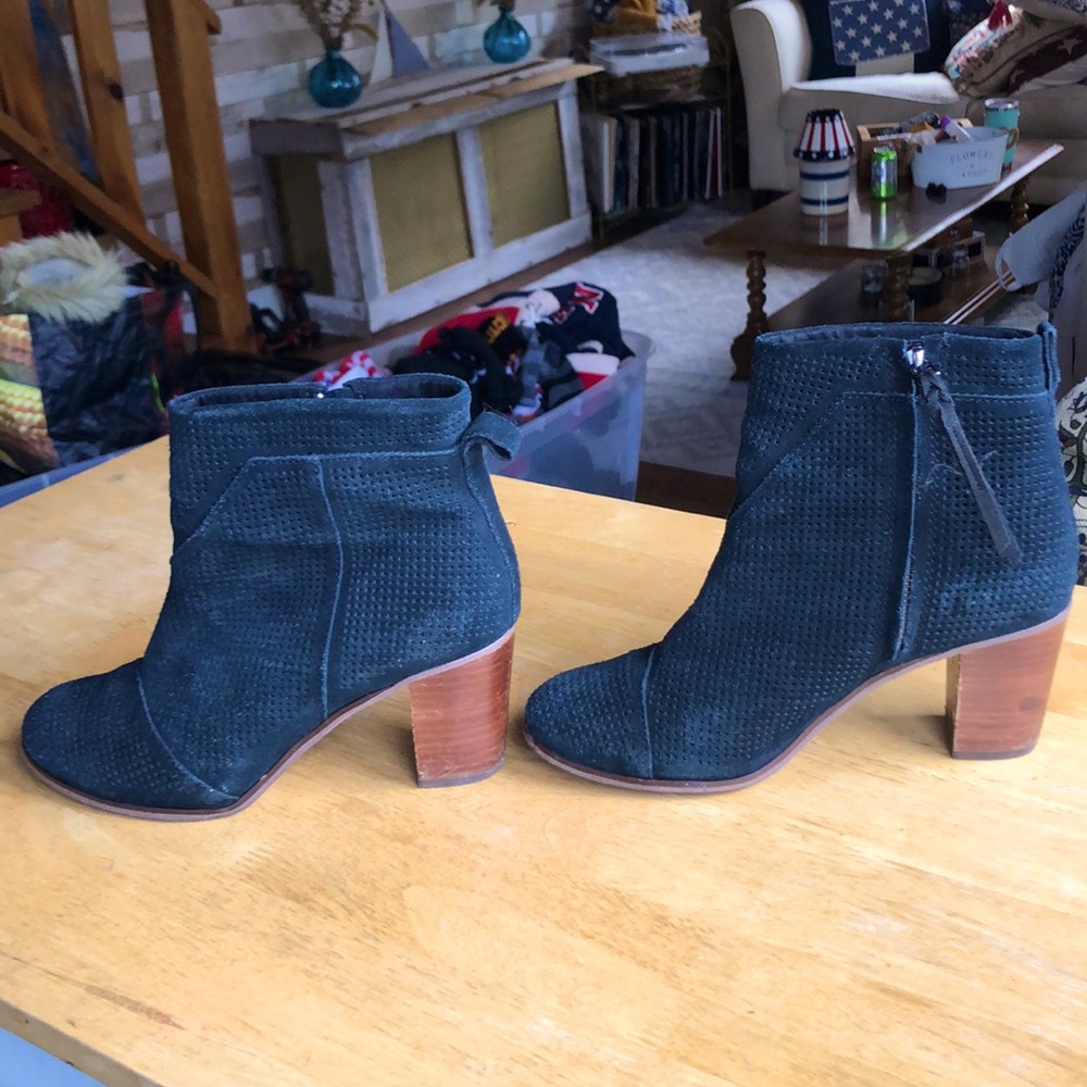 Tom’s Black Heeled Boots
